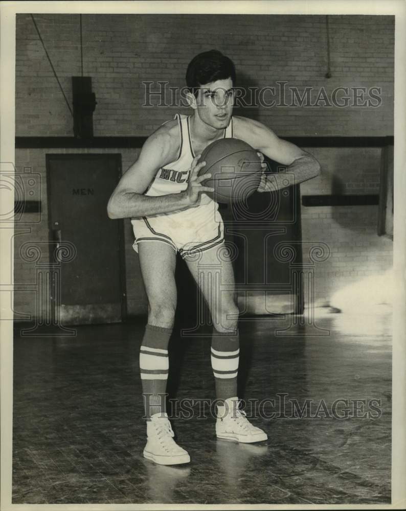 Press Photo Basketball player Ward Purdum - nos29414- Historic Images