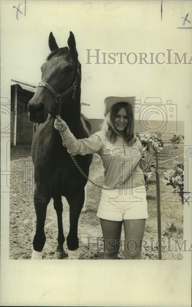 1973 Press Photo Race horse Affluent John is led by Jan Trenchart to his workout- Historic Images