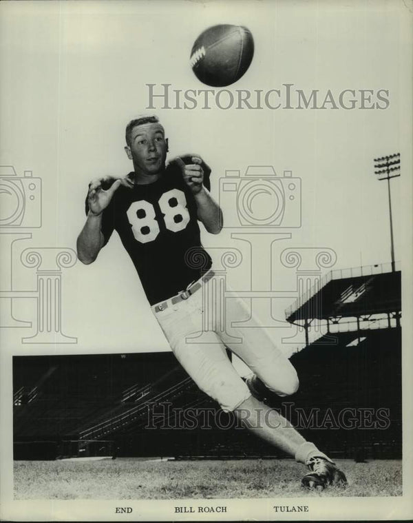 1967 Press Photo Tulane football player Bill Roach attempts to catch ...
