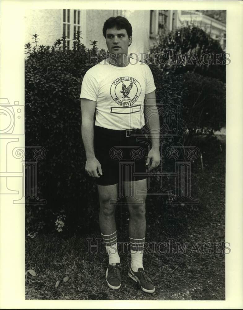 1980 Press Photo Carrollton Presbyterian basketball coach Jeff Roach stands- Historic Images