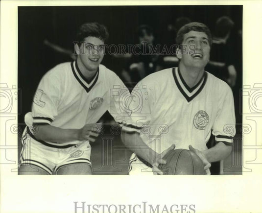 Press Photo Basketball - David Guriersky and David Perlis Shooting - nos29618- Historic Images