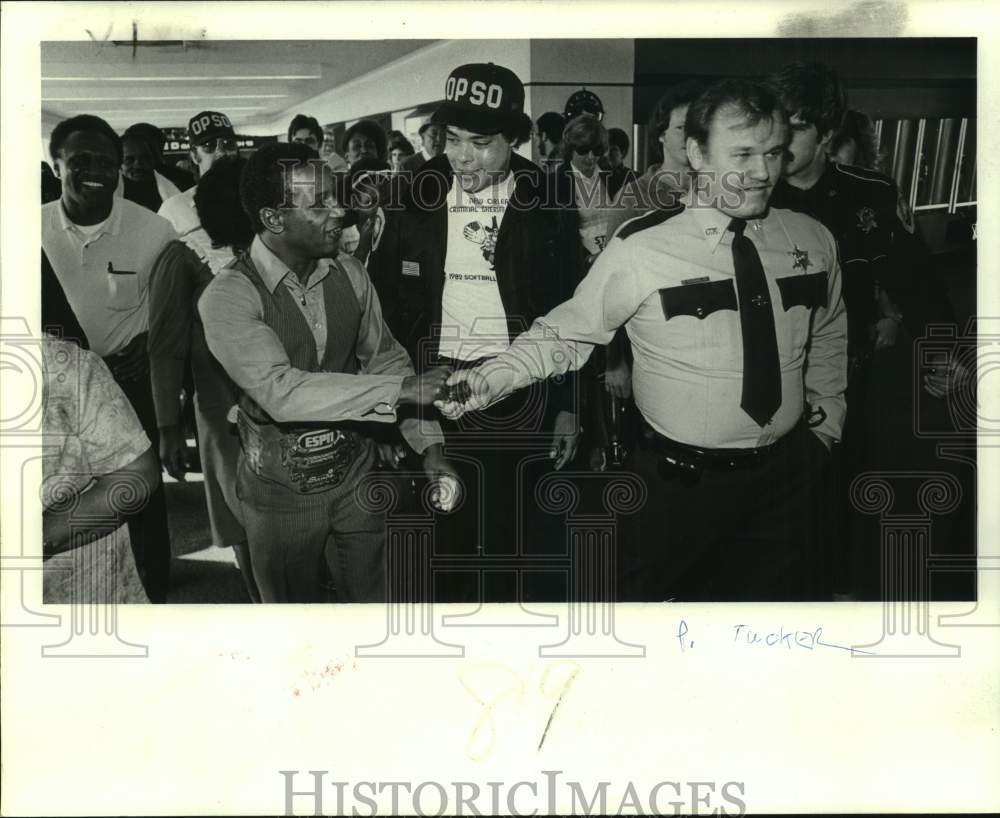 1983 Press Photo Boxing - Melvin Paul Wearing Champion Belt Greeted at Airport- Historic Images