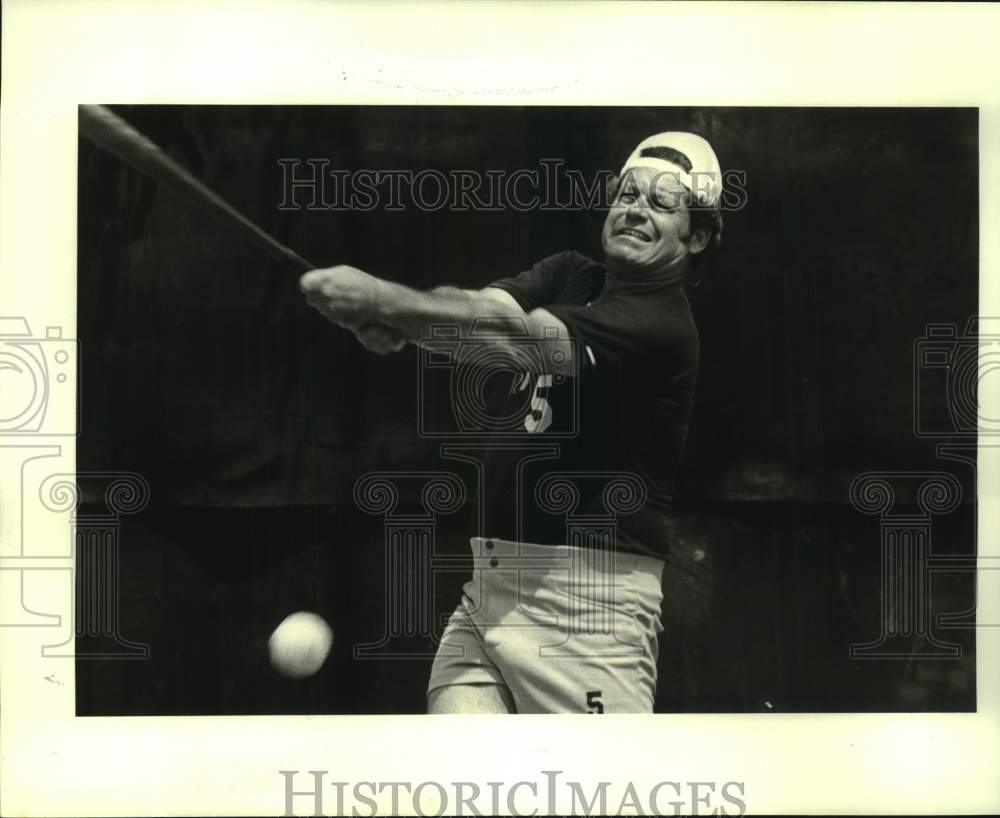 1985 Press Photo Softball - Courtney Freychineaud in Refinery Classic- Historic Images