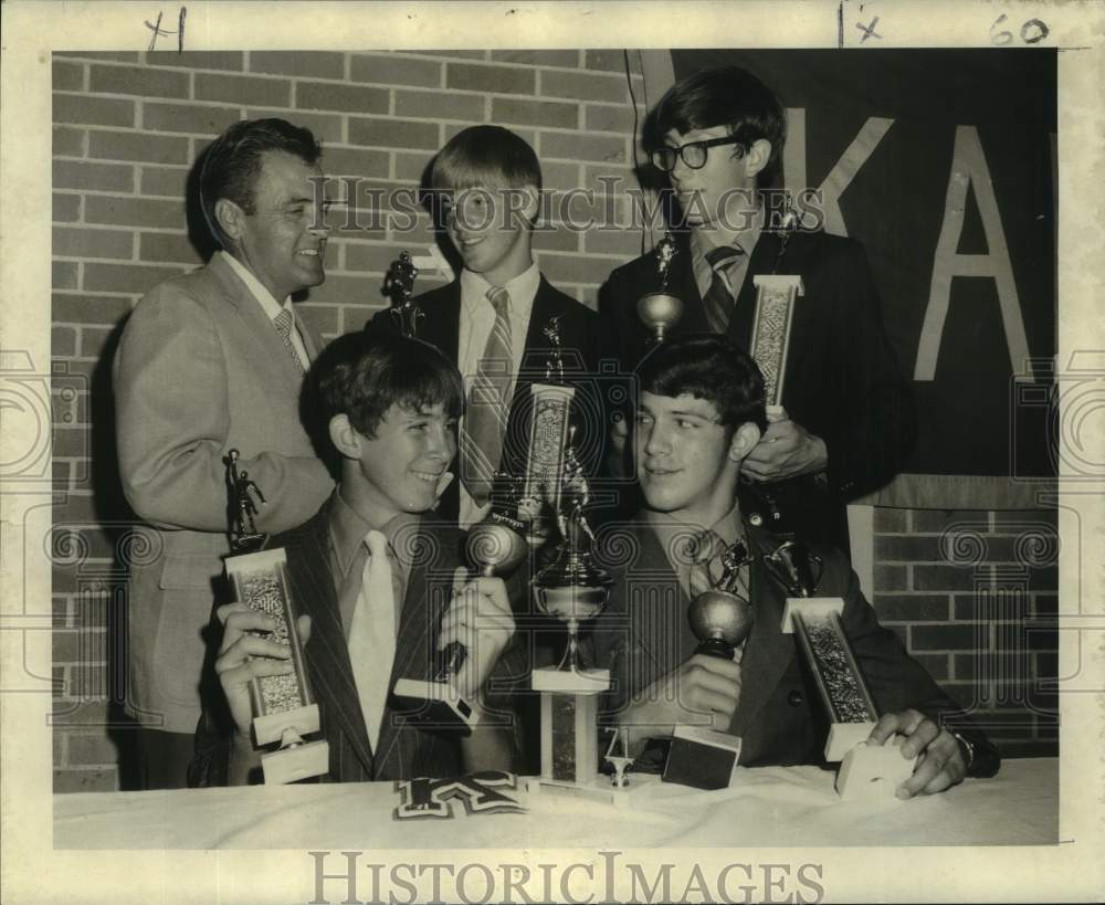 1971 Press Photo Karr Junior High School sports award winners with trophies- Historic Images