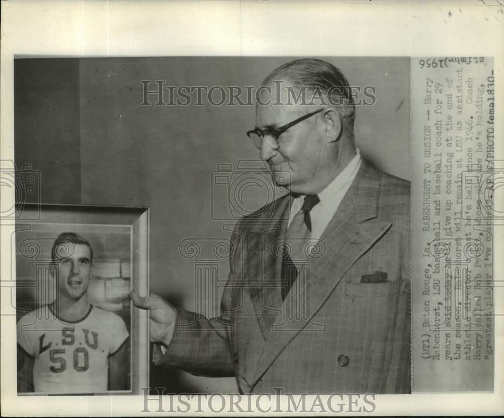 1956 Press Photo LSU coach Harry Rabenhorst holds photo of his player Bob Pettit- Historic Images