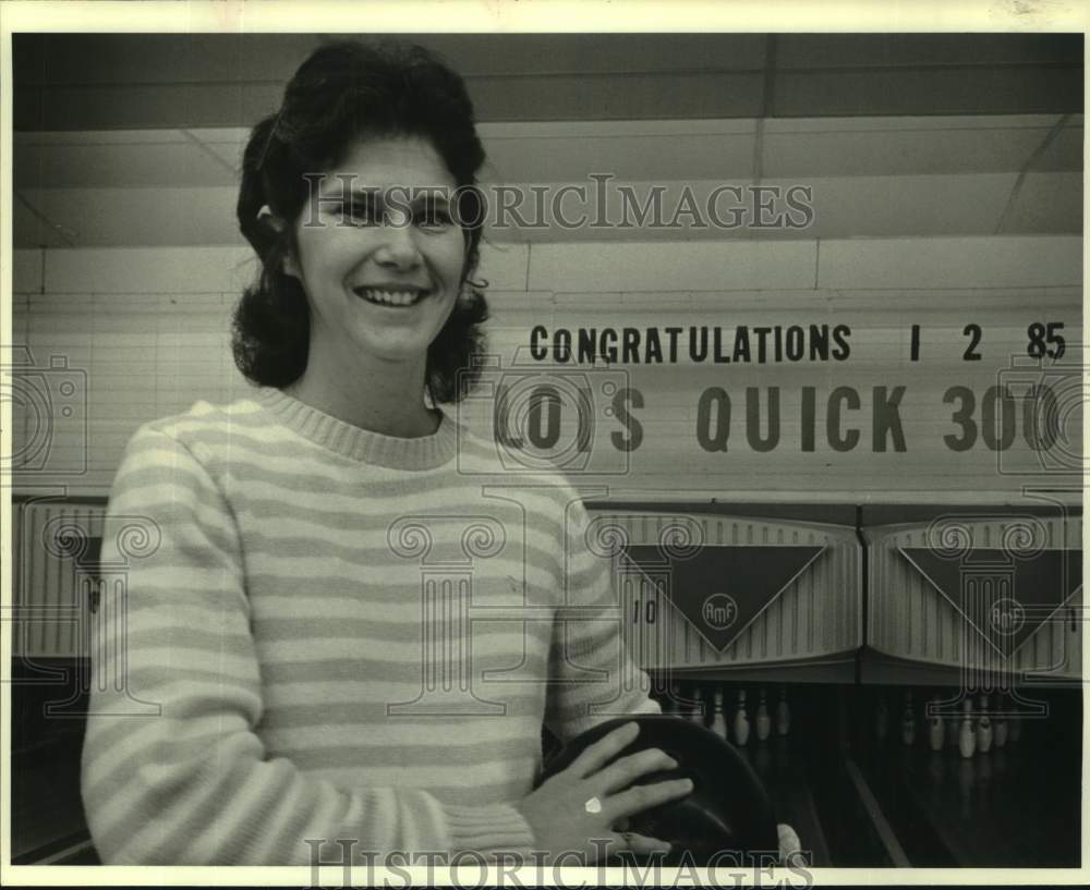 1988 Press Photo Lois Quick holds bowling ball at Orbit Lanes after 300 game- Historic Images