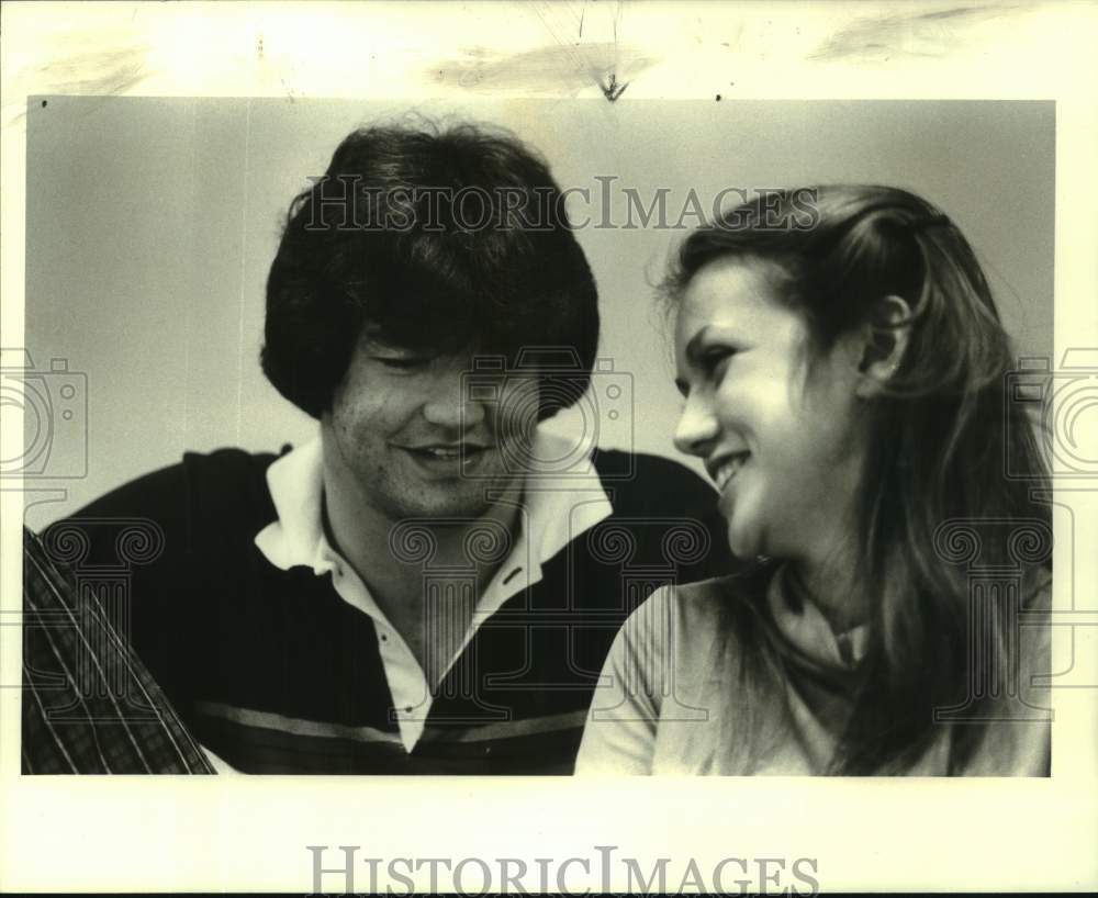 1979 Press Photo Football - Tulane Center Frank Roberts with Debbie Cunningham- Historic Images