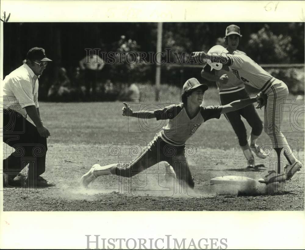 1981 Press Photo Ecole Classique baseball player Kevin Rader in action- Historic Images