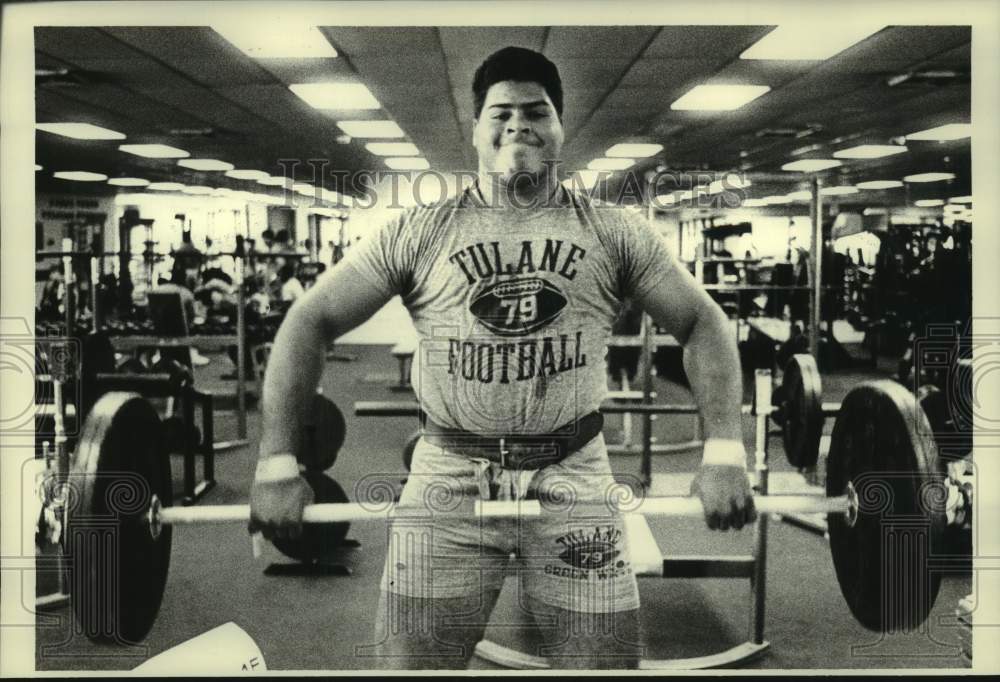 1987 Press Photo Tulane college football player John Ripoli lifts weights- Historic Images