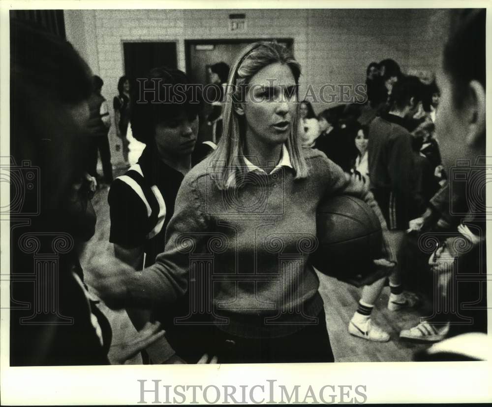 1981 Press Photo Basketball coach Kevin Reilly - nos30033- Historic Images