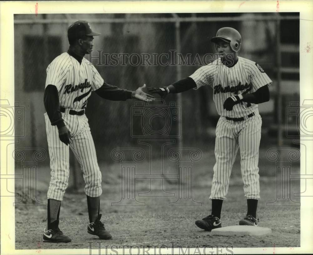 1990 Press Photo Baseball - Coach Edward Pierce Congratulates Son of McDonogh- Historic Images