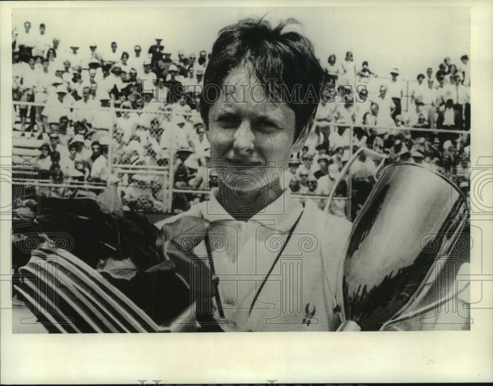 1969 Press Photo Tennis - Nancy Richey Holding Trophy - nos30101- Historic Images