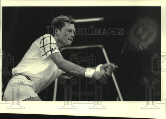 1984 Press Photo Tennis player Jim Pugh returns shot in Paul Masson Tennis match- Historic Images