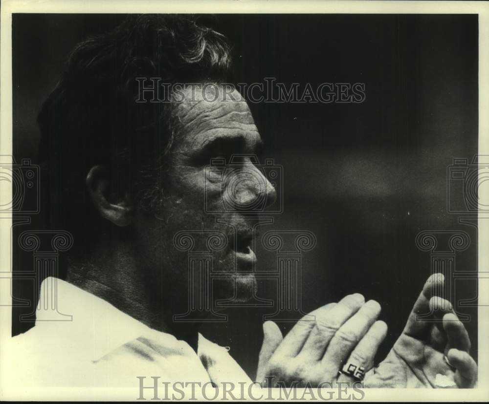 1980 Press Photo New Orleans Saints football coach Dick Nolan gestures- Historic Images