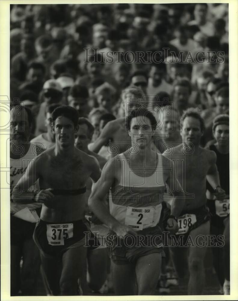 1993 Press Photo Runner Tom Sawyer leads at the start of the Bonnabel Dash- Historic Images