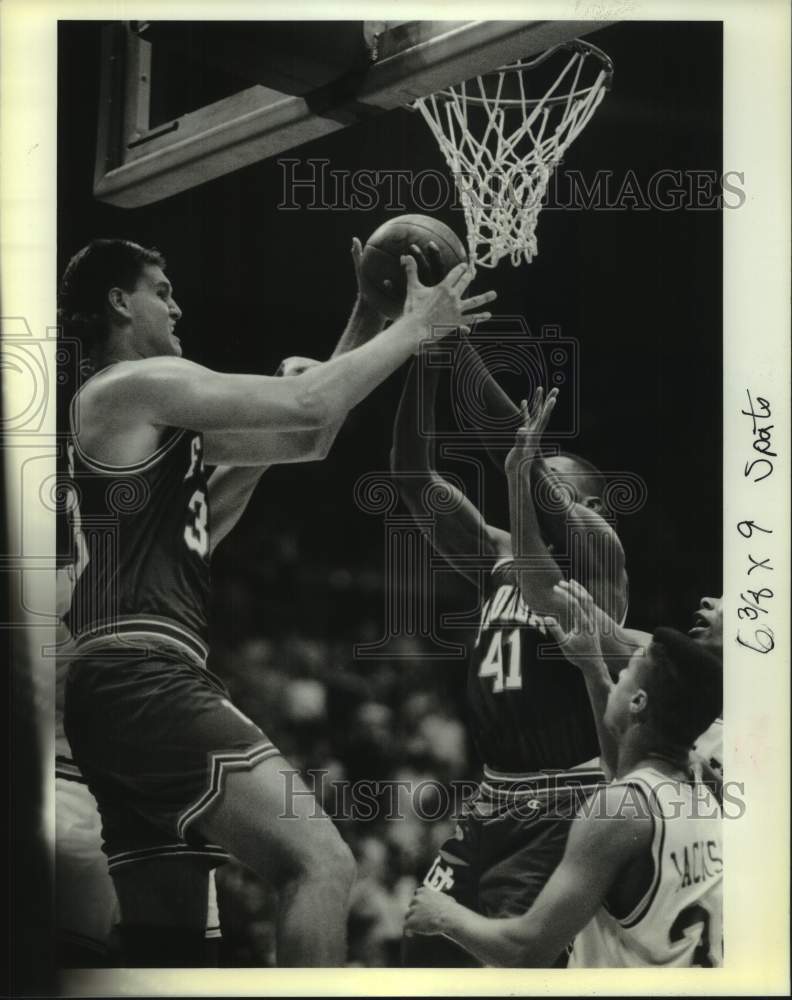 1989 Press Photo Florida college basketball player Dwayne Schintzius vs. LSU- Historic Images