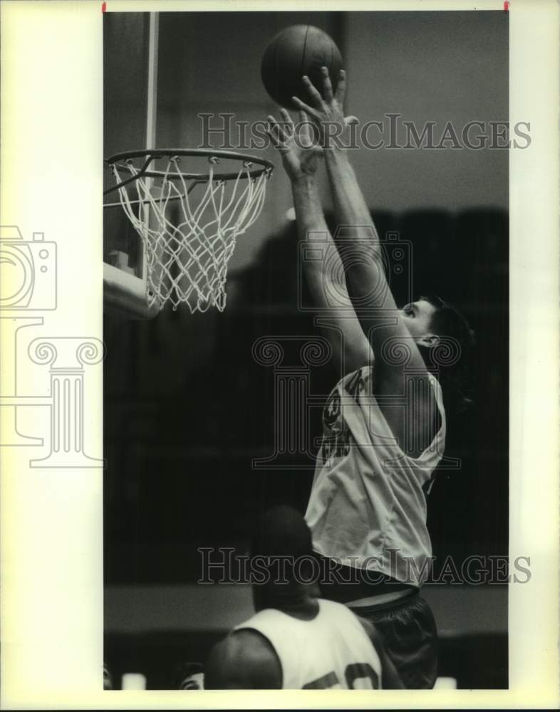 1989 Press Photo Florida college basketball player Dwayne Schintzius- Historic Images