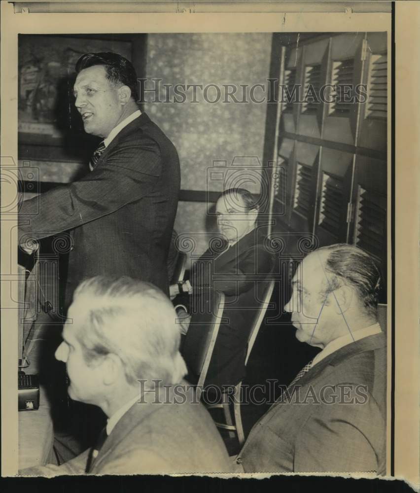 1971 Press Photo Buffalo Bills Announce New Head Football Coach Lou Saban- Historic Images