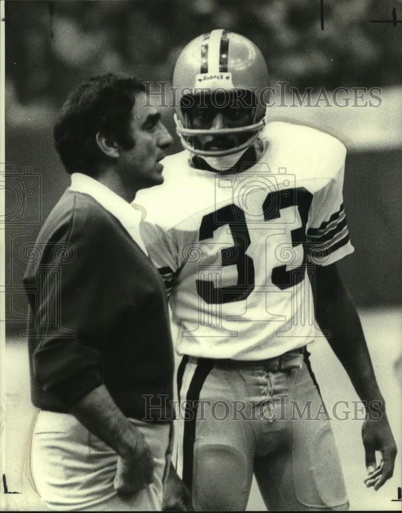 1978 Press Photo Cleveland Browns football Sam Rutigliano talks to player- Historic Images