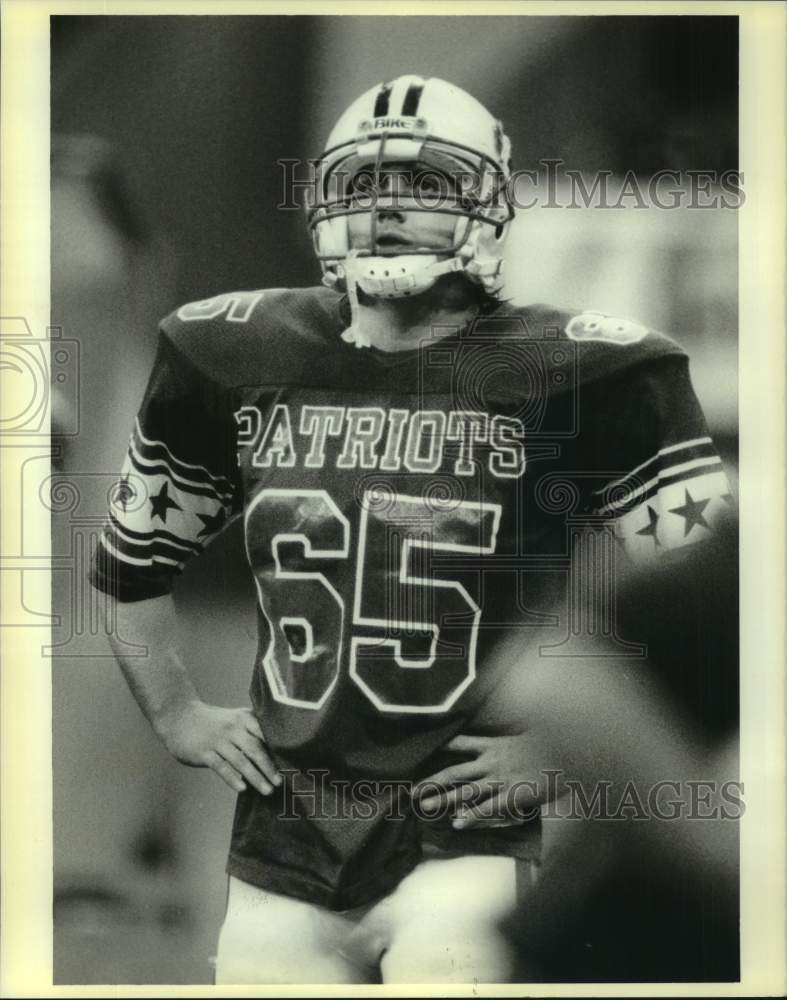 1990 Press Photo Curtis Patriots football player Chris Sapia with hands on hips- Historic Images