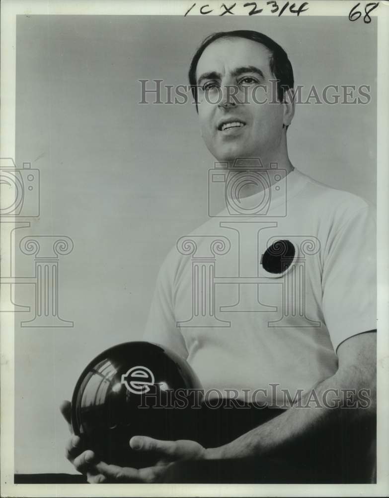 1974 Press Photo PBA bowler Carmen Salvino holds bowling ball - nos30539- Historic Images