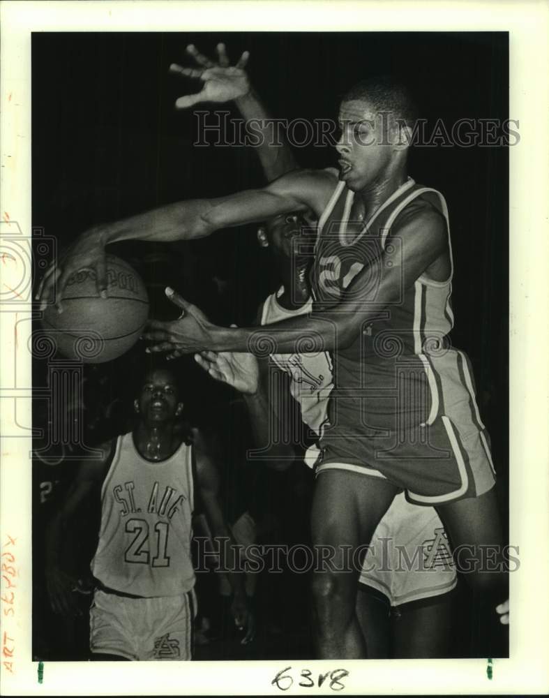 1988 Press Photo St Augustine High School basketball players play defense- Historic Images