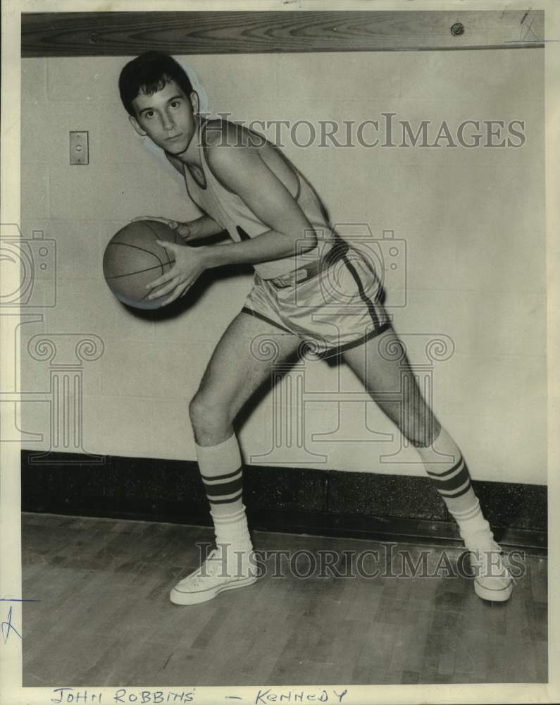 1970 Press Photo Kennedy Cougars basketball player John Robbins holds the ball- Historic Images