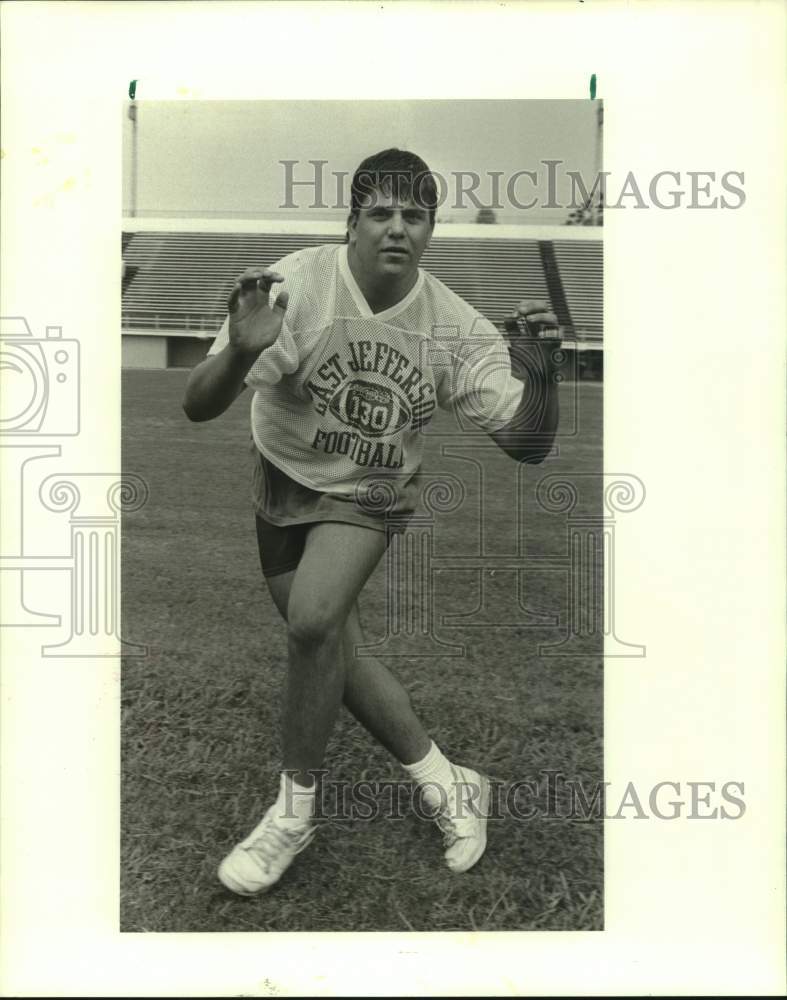 1989 Press Photo East Jefferson football player Sam Rehage runs in practice- Historic Images