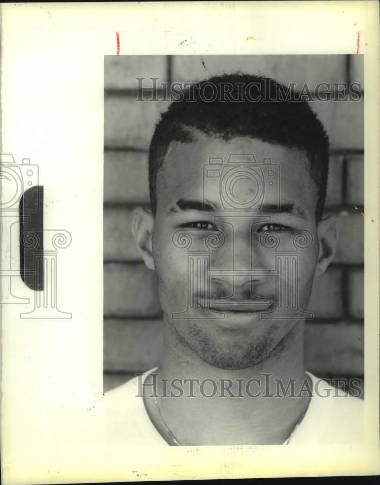 1990 Press Photo Close-up photo of Warren Easton track athlete Jason Sanders- Historic Images