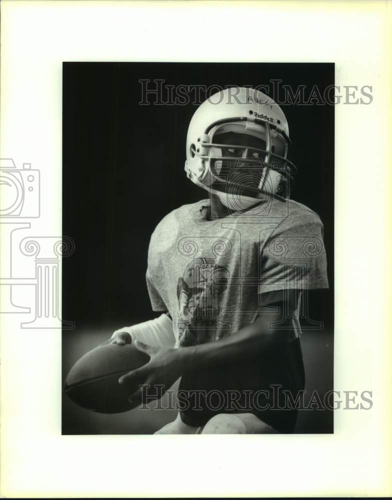 1993 Press Photo Norman playground football player Avery Ross hands off the ball- Historic Images