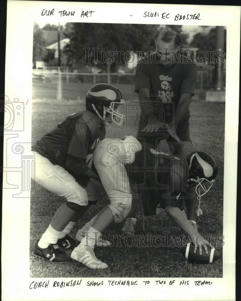 1985 Press Photo Girard Playground football Malcolm Robinson teaches kids- Historic Images