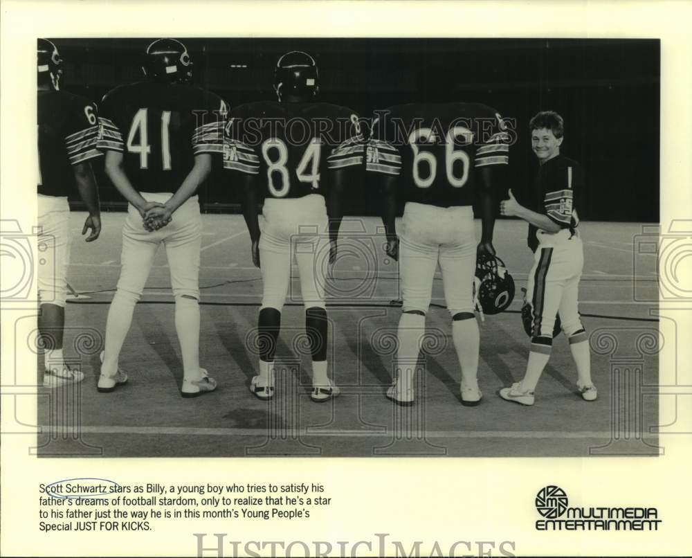 1989 Press Photo Actor Scott Schwartz stars as Chicago Bears football player- Historic Images