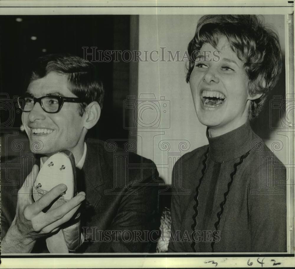 1971 Press Photo Track star Jim Ryun with his wife announces comeback in CA- Historic Images