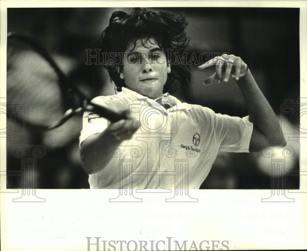 1986 Press Photo Tennis pro Gabriela Sabatini in action in New Orleans- Historic Images