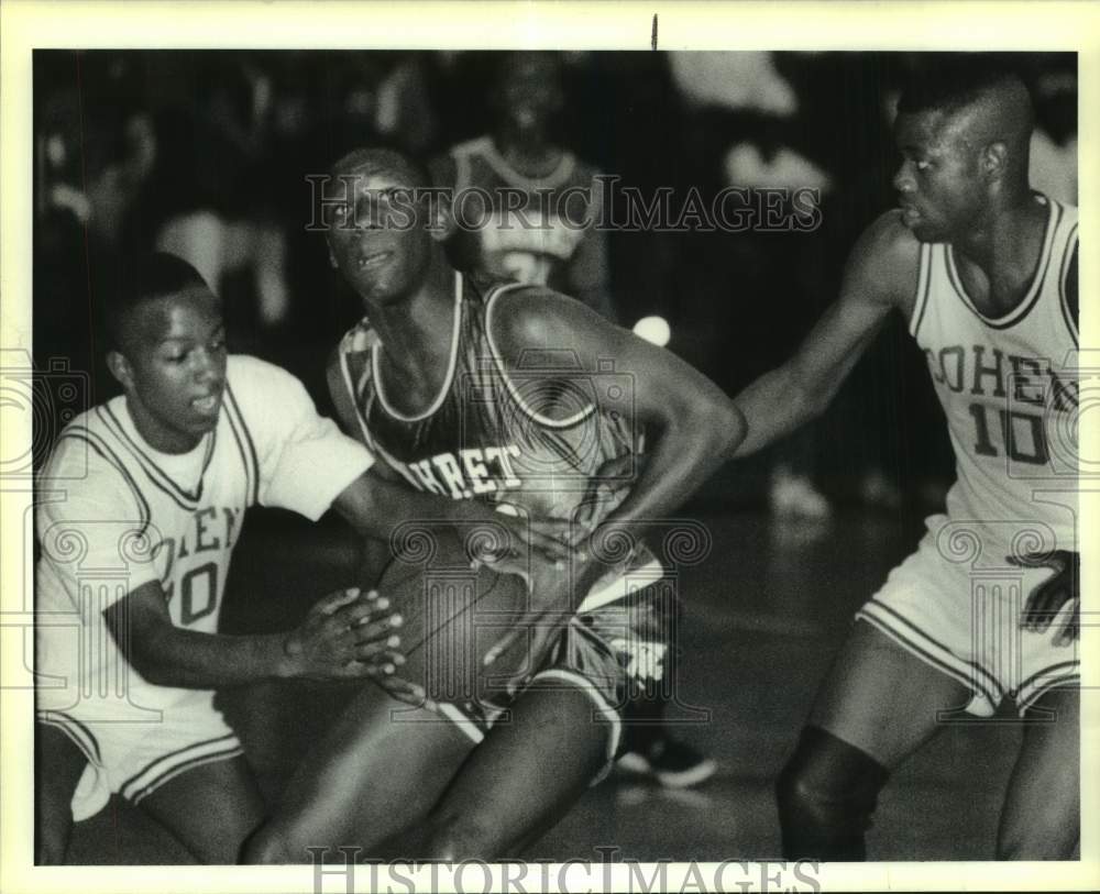 1991 Press Photo Cohen basketball players Ron Scineaux &amp; Patrick Smith grab ball- Historic Images