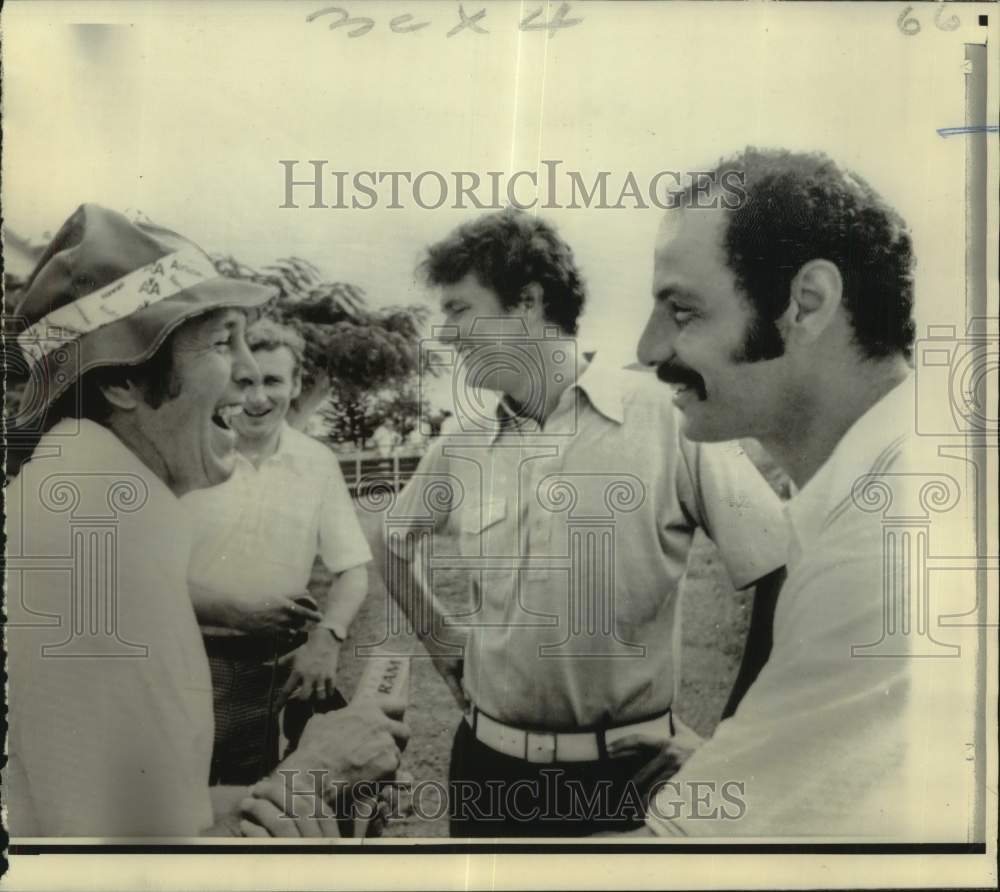 1974 Press Photo Pro baseball players Brooks Robinson, John Schmitt &amp; Sal Bando- Historic Images