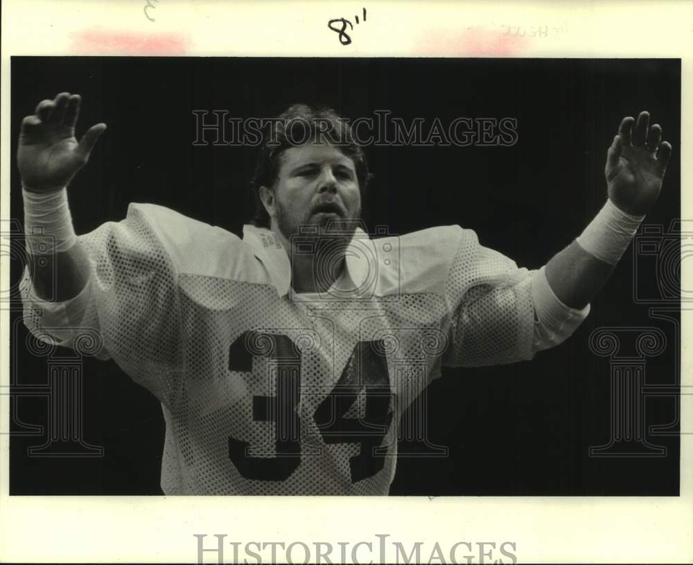 1984 Press Photo Nebraska football fullback Mark Schellen, signs with Breakers- Historic Images