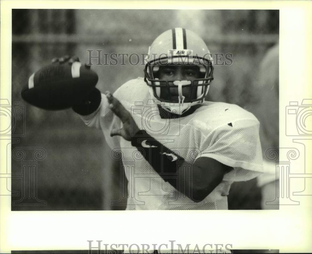 Press Photo St Augustine football player Kareem Evans tossing pass in practice- Historic Images