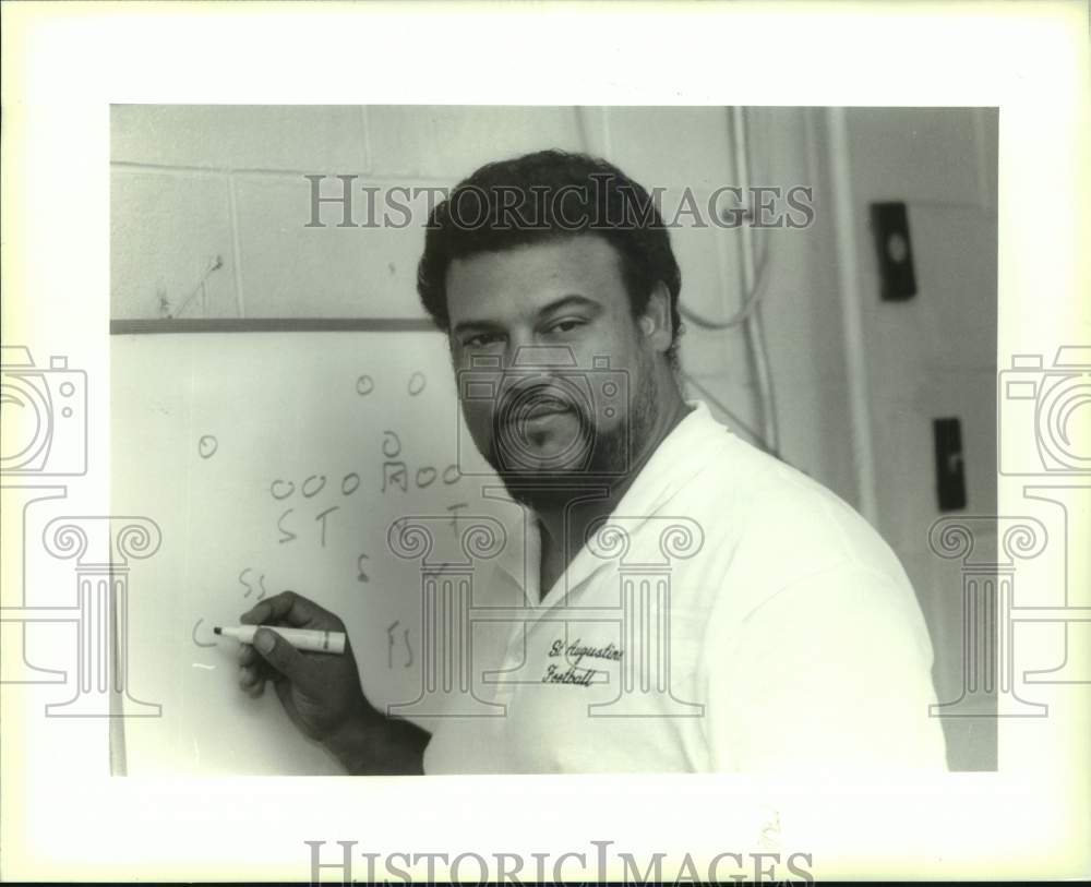 1993 Press Photo St Augustine football coach Tony Biagas draws up play on board- Historic Images