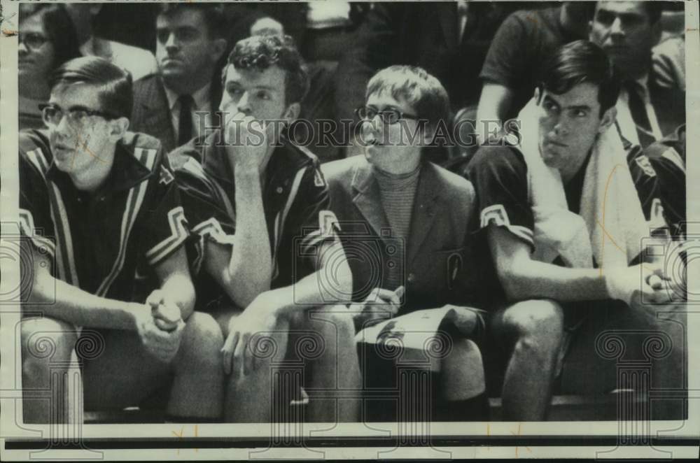 1968 Press Photo St Peters basketball team physician, Dr Anne Jerene Robbins- Historic Images