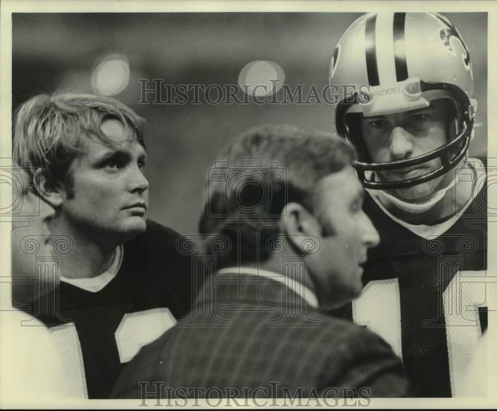 Press Photo New Orleans football QBs Bobby Scott &amp; Bobby Douglas talk to coach- Historic Images