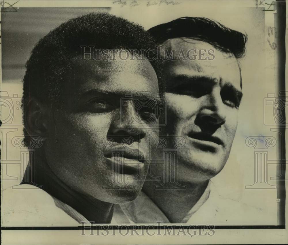 1967 Press Photo New Orleans Saints football players Walt Roberts &amp; Gary Cuozzo- Historic Images