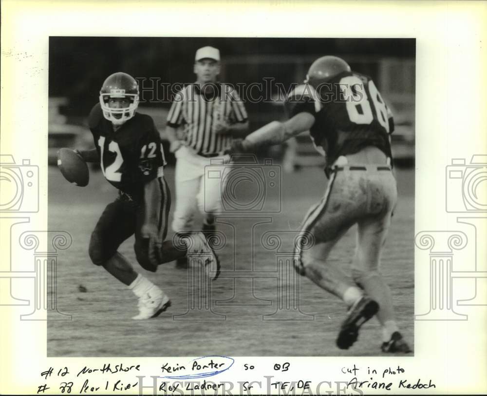 1993 Press Photo Northshore football player Kevin Porter tries to avoid defender- Historic Images