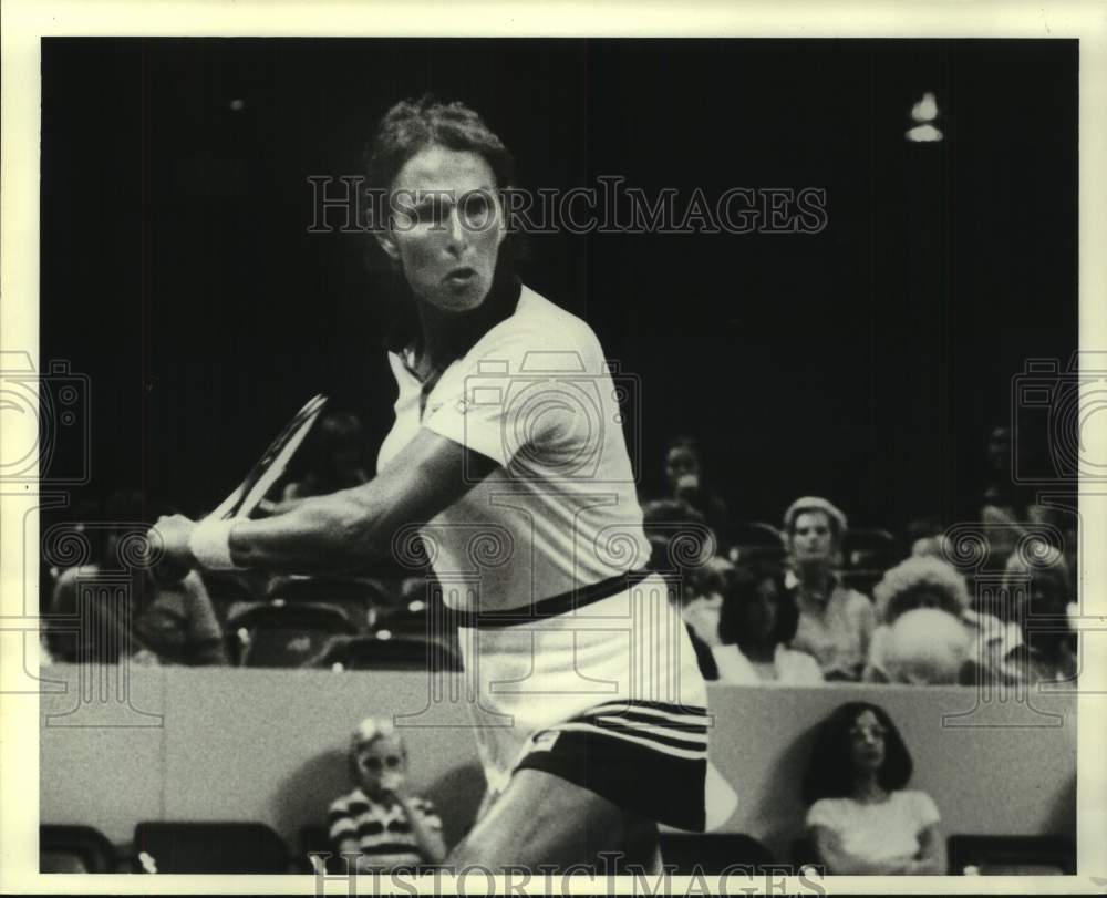 1978 Press Photo Tennis player Renee Richards swings backhand shot in a match- Historic Images