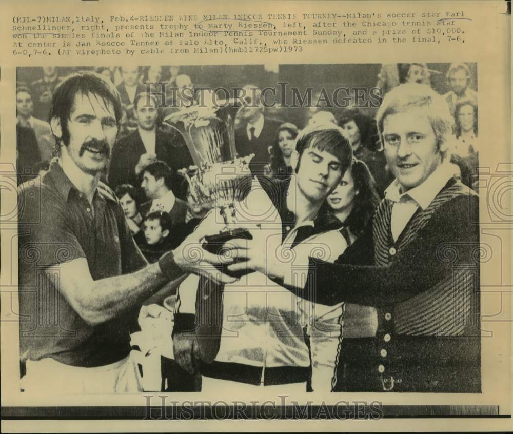 1973 Press Photo Tennis player Marty Riessen receives trophy after Milan victory- Historic Images