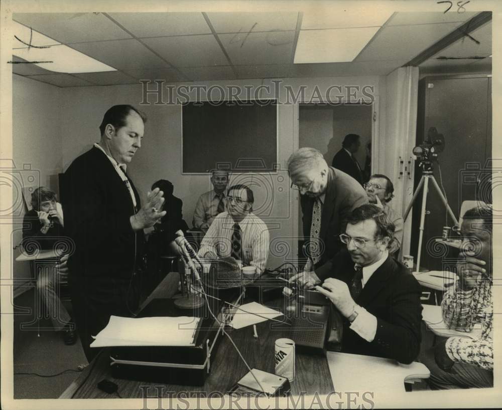 1973 Press Photo New Orleans Saints football coach J D Roberts talks to media- Historic Images