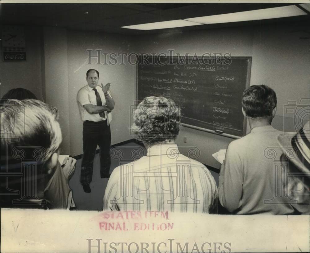 1972 Press Photo New Orleans Saints football coach J D Roberts talks with media- Historic Images