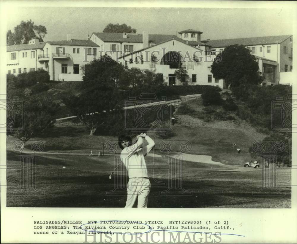 1980 Press Photo Golfer hits shot at The Riviera Country Club Pacific Palisades- Historic Images