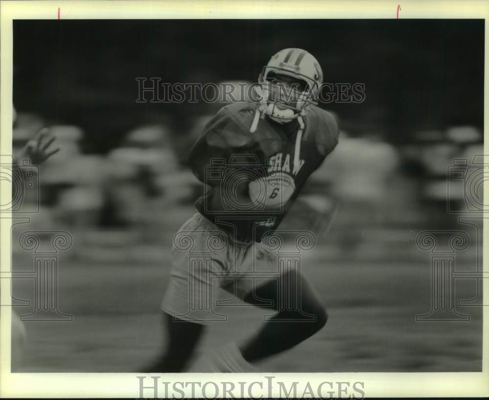 1989 Press Photo Shaw High School football player Ryan Robinson runs in practice- Historic Images