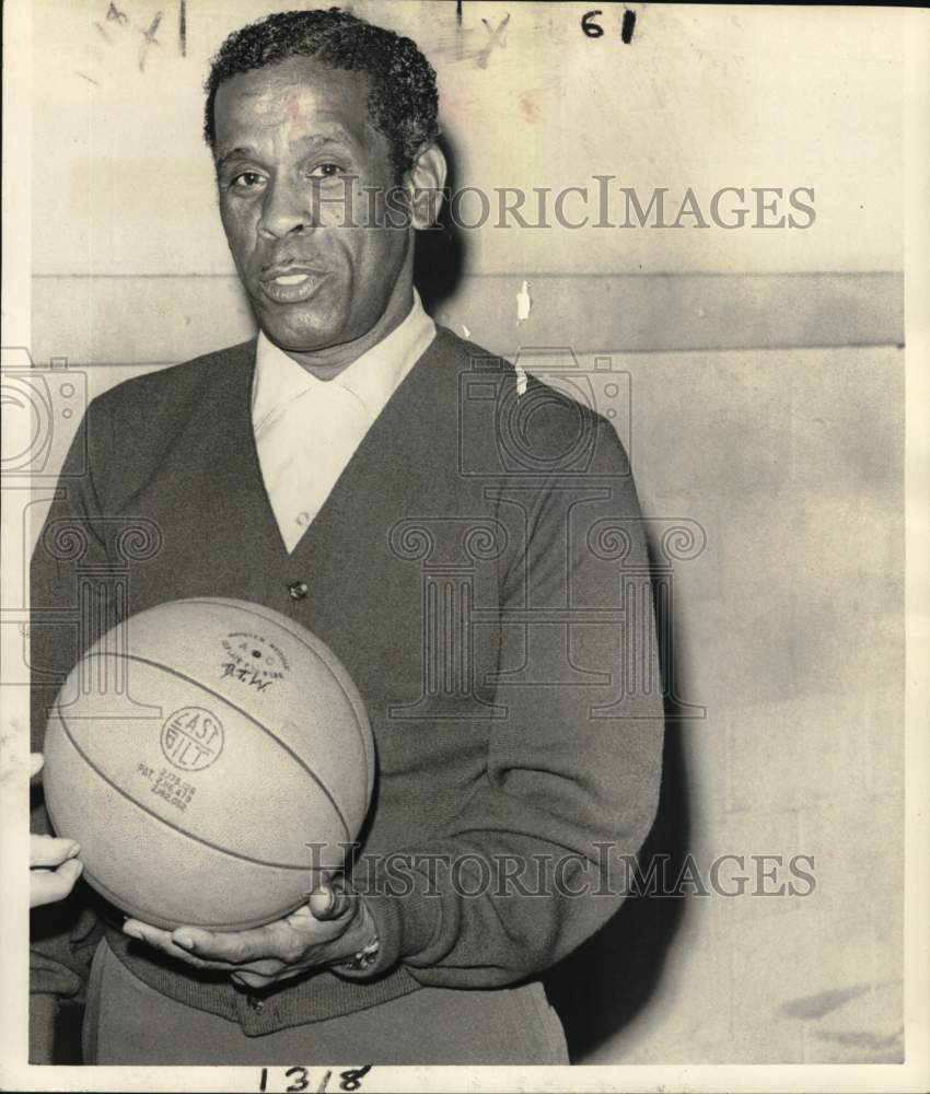 1973 Press Photo Basketball Ted Washington - nos31689- Historic Images